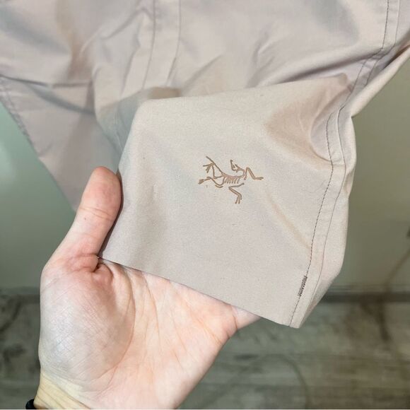 Arc’teryx Cala Taupe Athletic Dress Women’s Small Cream - Picture 11 of 16